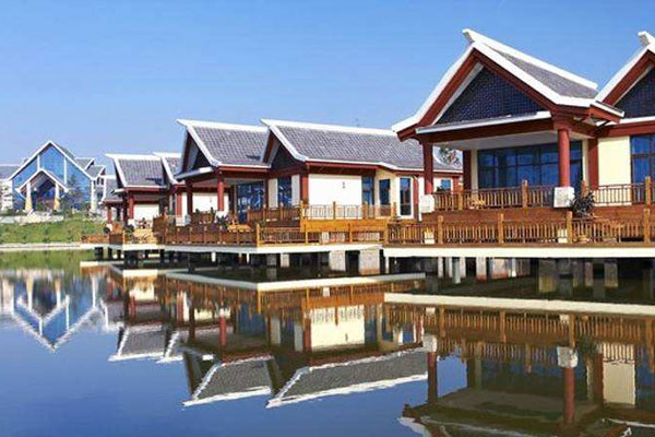 威海湯泊溫泉度假村+威海湯泊溫泉+雙人自助早餐·移步亦景、動靜相宜，營造一種遠離塵囂，回歸自然的寧靜，愜意的生活新方式